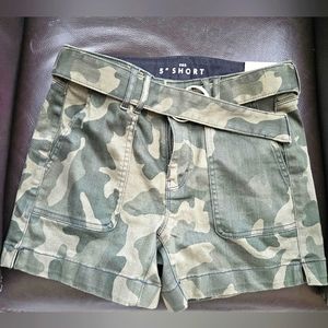 NWT.  WHBM 5 "  CAMO Print Denim SHORTS